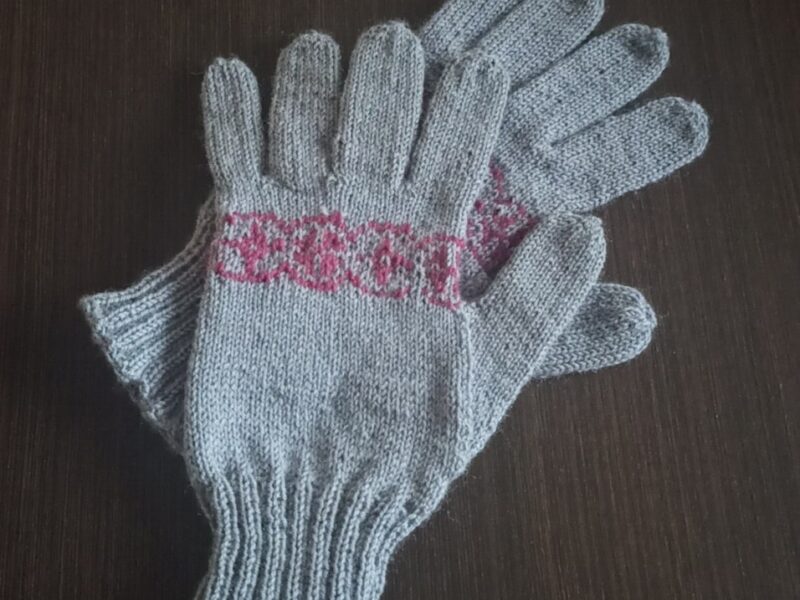 Продам женские вязаные перчатки